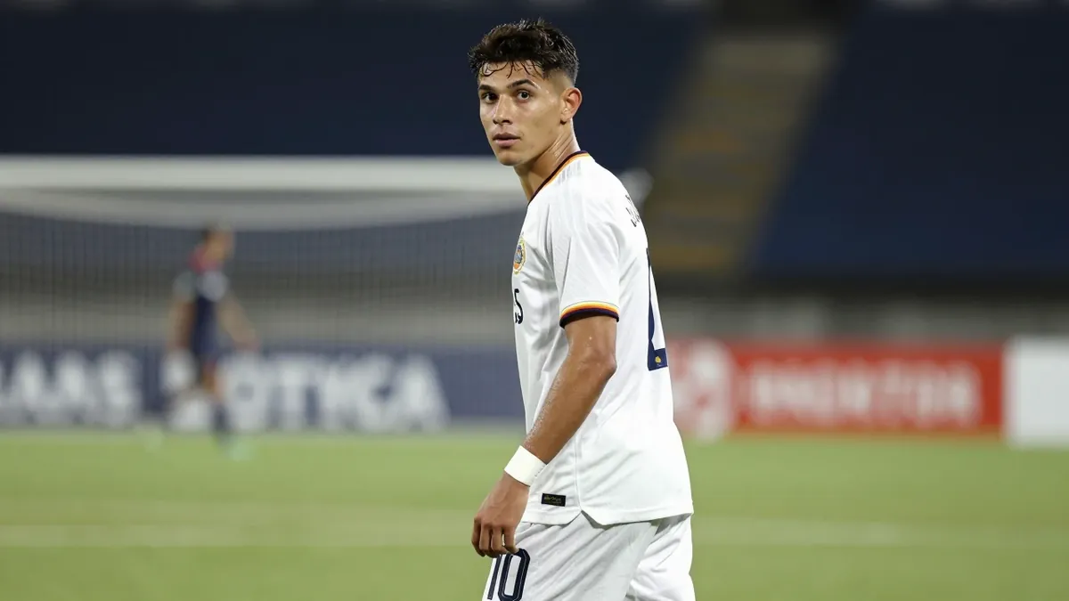 Sevilla FC starts the season with two wins and coach Luis García Plaza highlights the performances of Isaac Romero and...