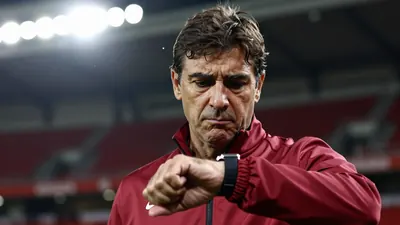 Sevilla FC faces the final hours of the transfer window with major squad deficiencies and no funds to sign a striker, the...