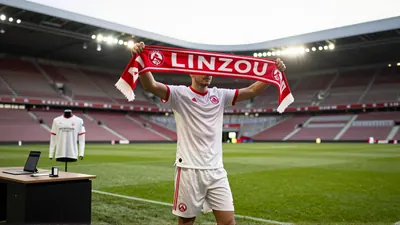 Sevilla FC cierra el traspaso de Nianzou a Lille
