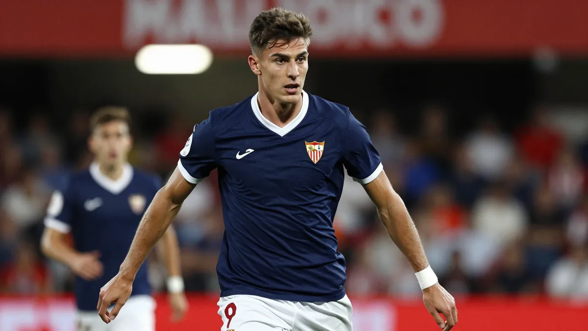 Sevilla negocia con Ilenikhena, un perfil complementario para el ataque