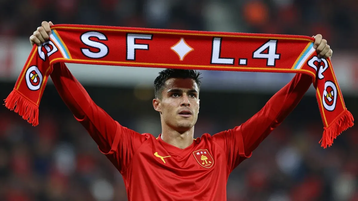 Sevilla FC have strengthened their attack with the signing of young Belgian forward Lucas Stassin on loan from Lille...
