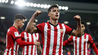Sevilla unveils its squad for the season opener with all summer signings and six academy players