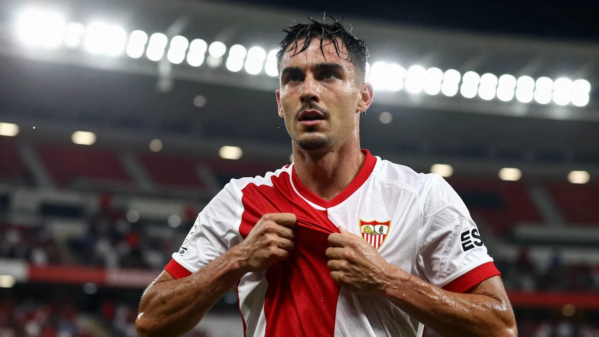 La venta de Juanlu ha permitido a Sevilla FC avanzar hacia uno de sus principales objetivos: fortalecer el ataque
