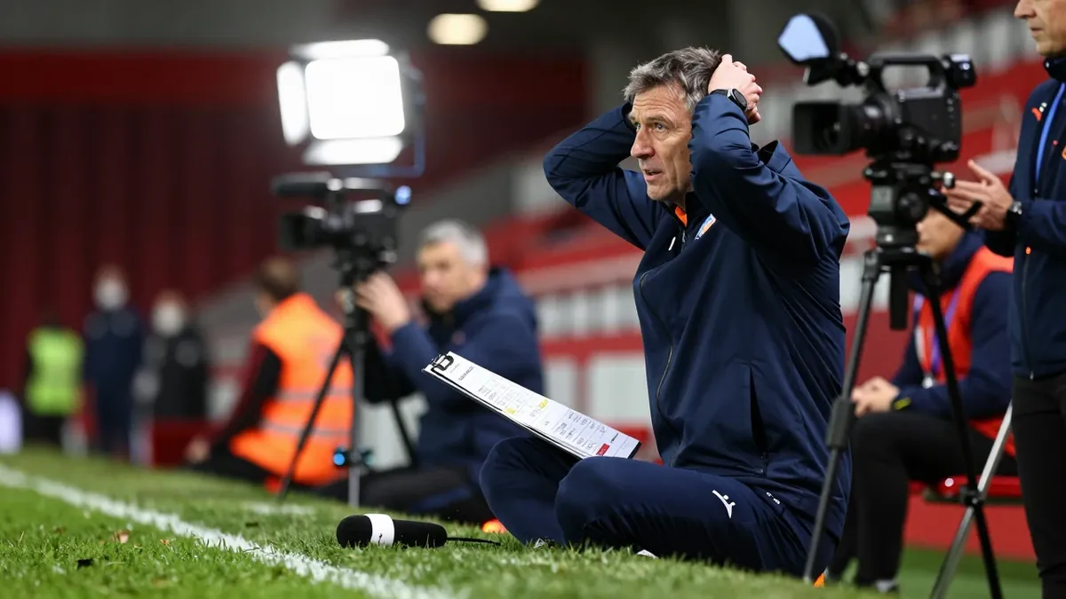 El técnico del Deportivo, Antonio Hidalgo, reconoce el gran estado de forma del Sevilla y advierte de su intensidad...
