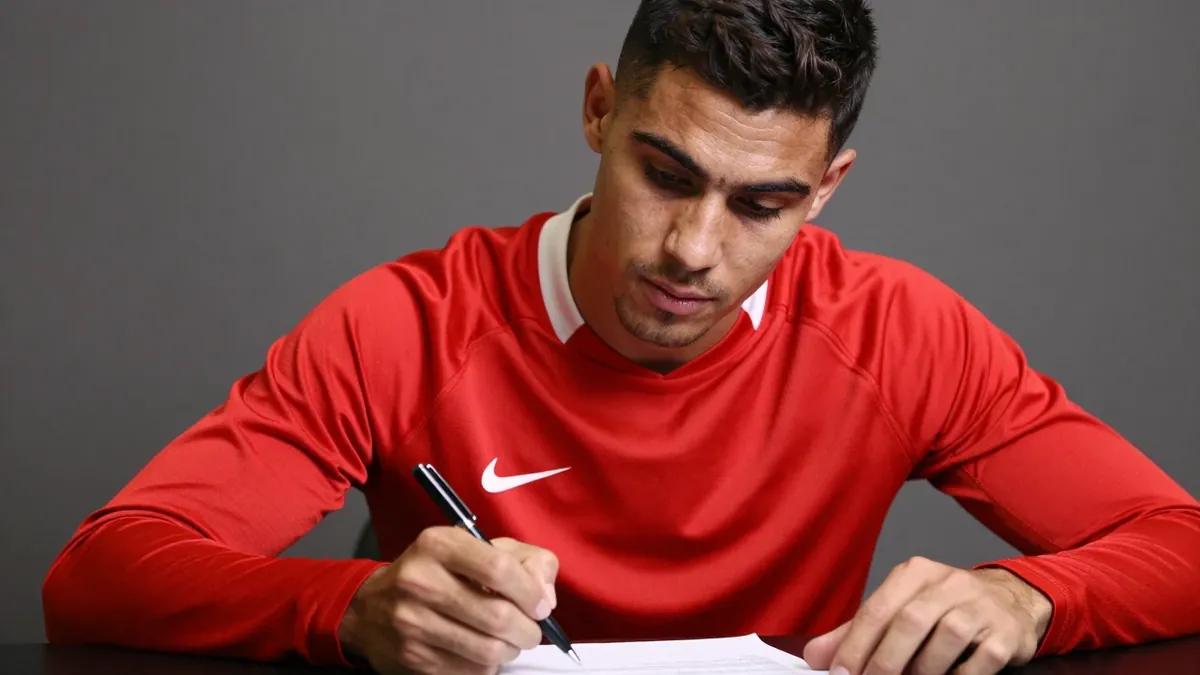 El Sevilla FC finaliza la cesión del delantero francés Lucas Stassin, de 21 años, por unos dos millones de euros, con...