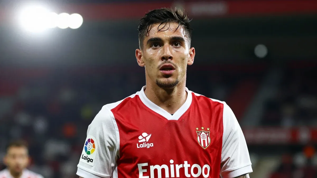 Sevilla sigue líder en La Liga con 6 puntos, después de que Robbie Ure anotara en su debut como titular