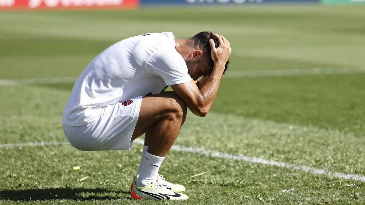 Jon Guridi will miss the trip to the Santiago Bernabéu with an adductor injury, Isaac Romero is suspended and Giorgi...