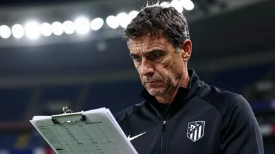Diego Simeone viaja a Sevilla con una lista de 24 jugadores que no incluye a ningún delantero centro puro, obligado a...