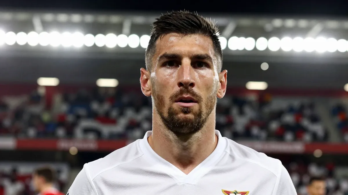 El Sevilla FC, líder de La Liga, se enfrenta al Atlético de Madrid este sábado en el Ramón Sánchez-Pizjuán en un duelo...