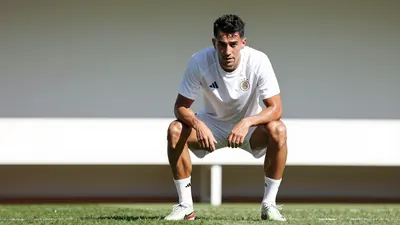 Sevilla FC completed their final training session before travelling to Madrid, with three players confirmed absent and a...