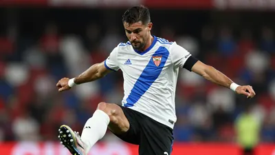 Sevilla achieves its first Liga win with a comeback victory over Rayo Vallecano