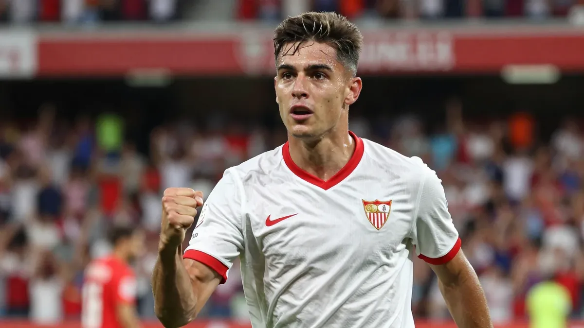 El Sevilla FC afronta una semana con la derrota ante el Atlético, la confirmación de los horarios de tres partidos y el...